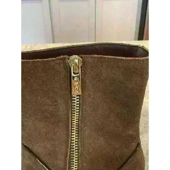 Iman Women's Ankle Boot Brown Suede Wedges Gold Logo Size 8W - Picture 6 of 8